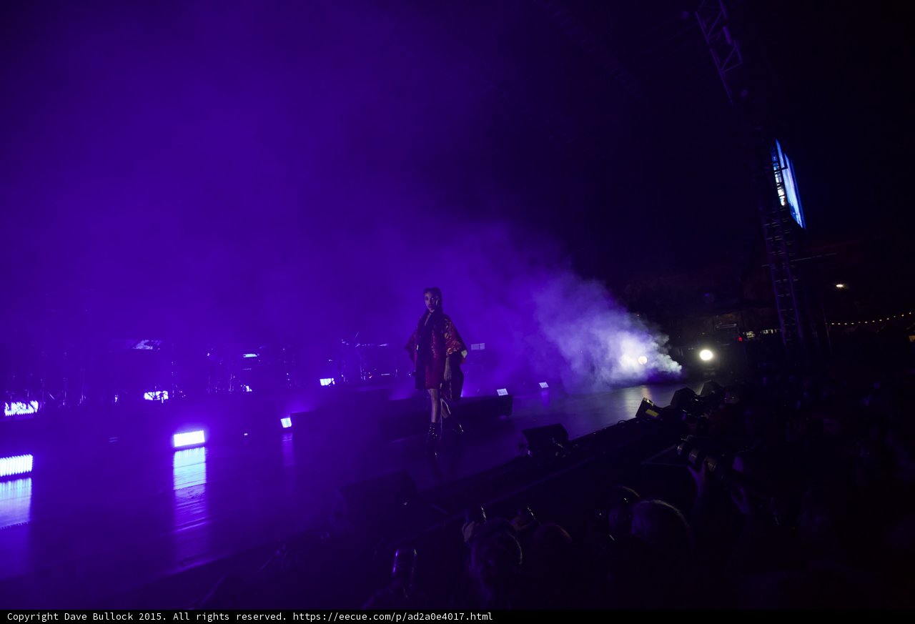 FKA twigs Wide Stage Purple Lighting Red Brocade Kimono LED Floor Lights Band Photographers Haze