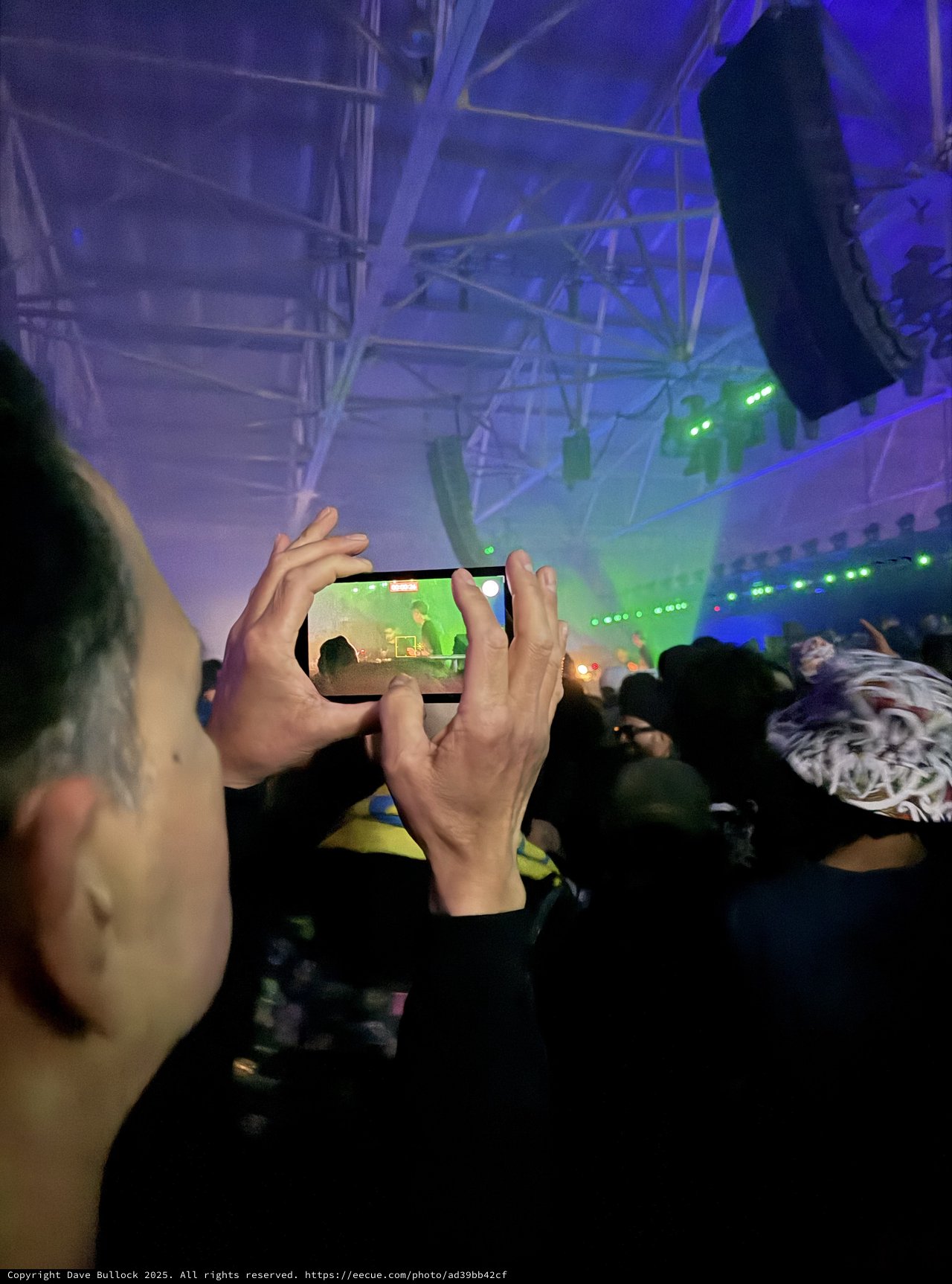 Recording a Live Electronic Music Performance on Smartphone