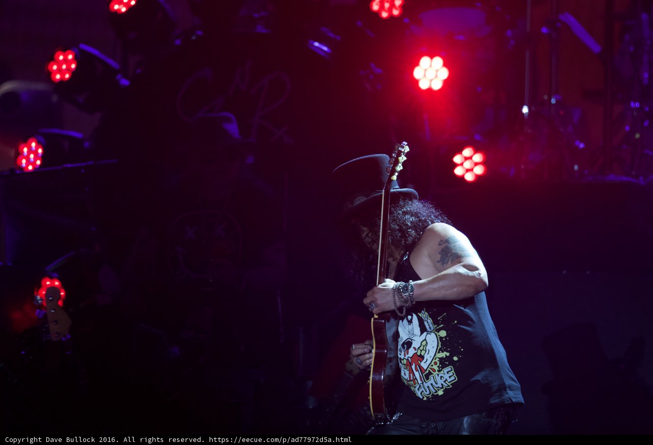 Slash Shreds with Guns N Roses in Atlanta