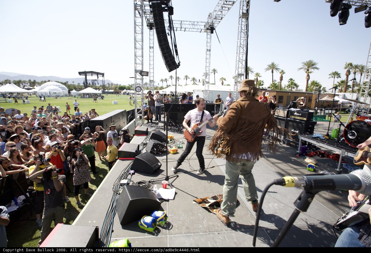 The Guitarist and His Enraptured Audience