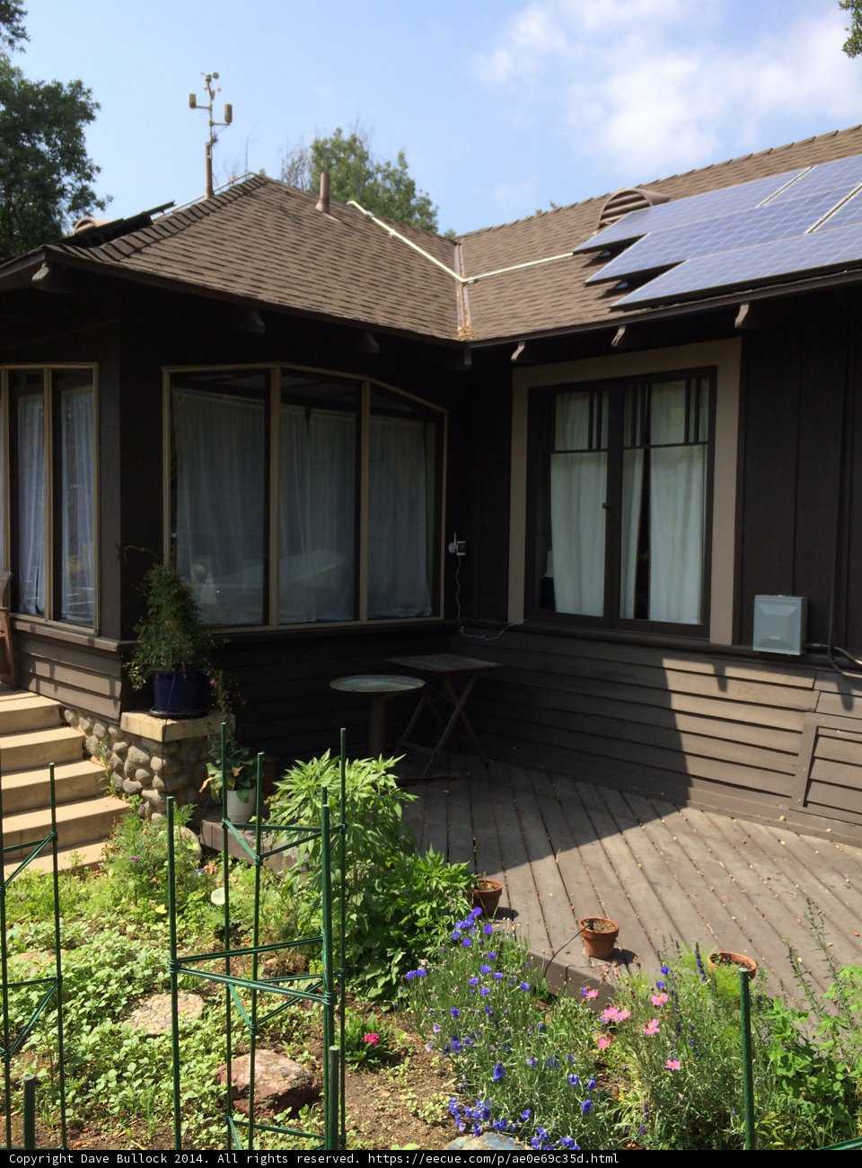 Picturesque Single House with Spacious Deck and Slate Roof