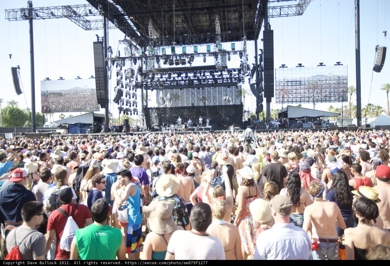 Desert Concertgoers Unite