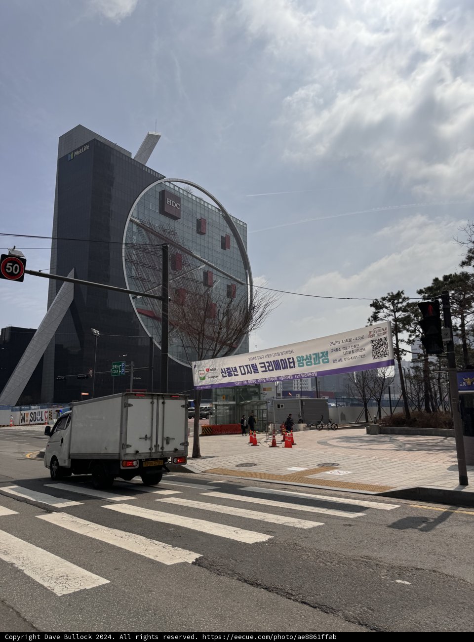 The Pulse of Seoul - A Moment Frozen in Time