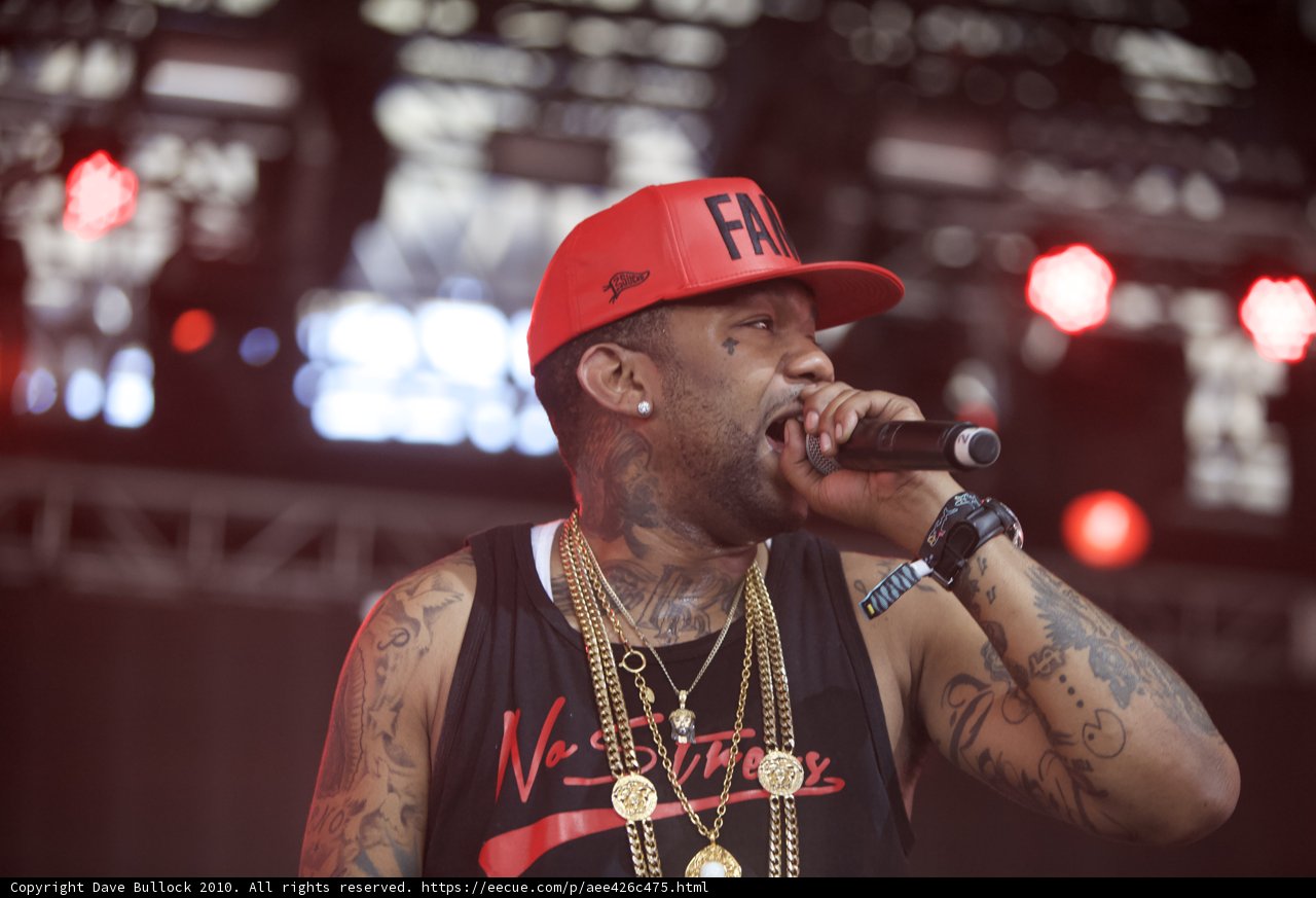 Tattooed Singer Serenades Coachella Crowd