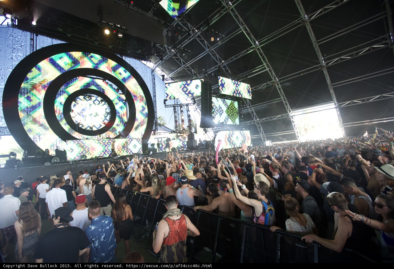 Spiral Stage Crowd Wide