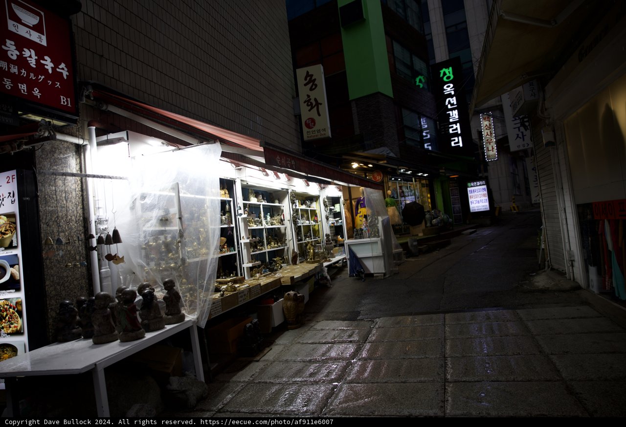 The Lively Korean Streetscape: A Glimpse into Urban Life