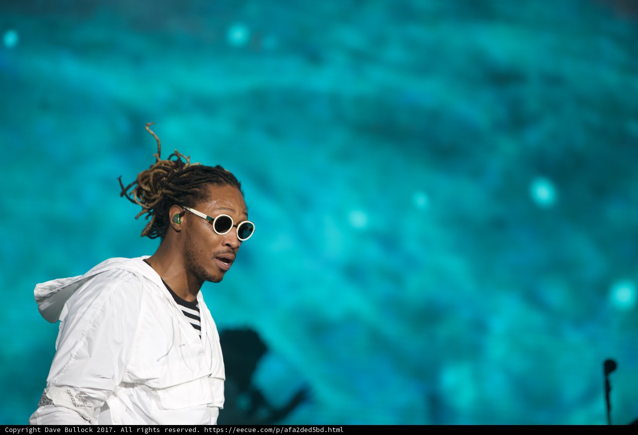 Dreadlocked Performer Steals the Show
