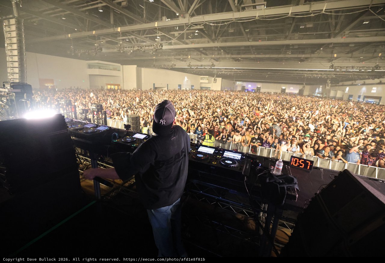 DJ Commands Massive Indoor Crowd at Wobbleland 2026