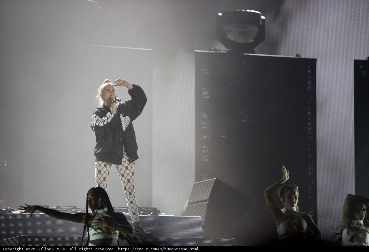 MØ Lights up the Stage at Coachella 2016