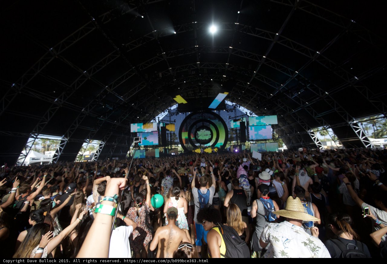 Sahara Crowd Wave