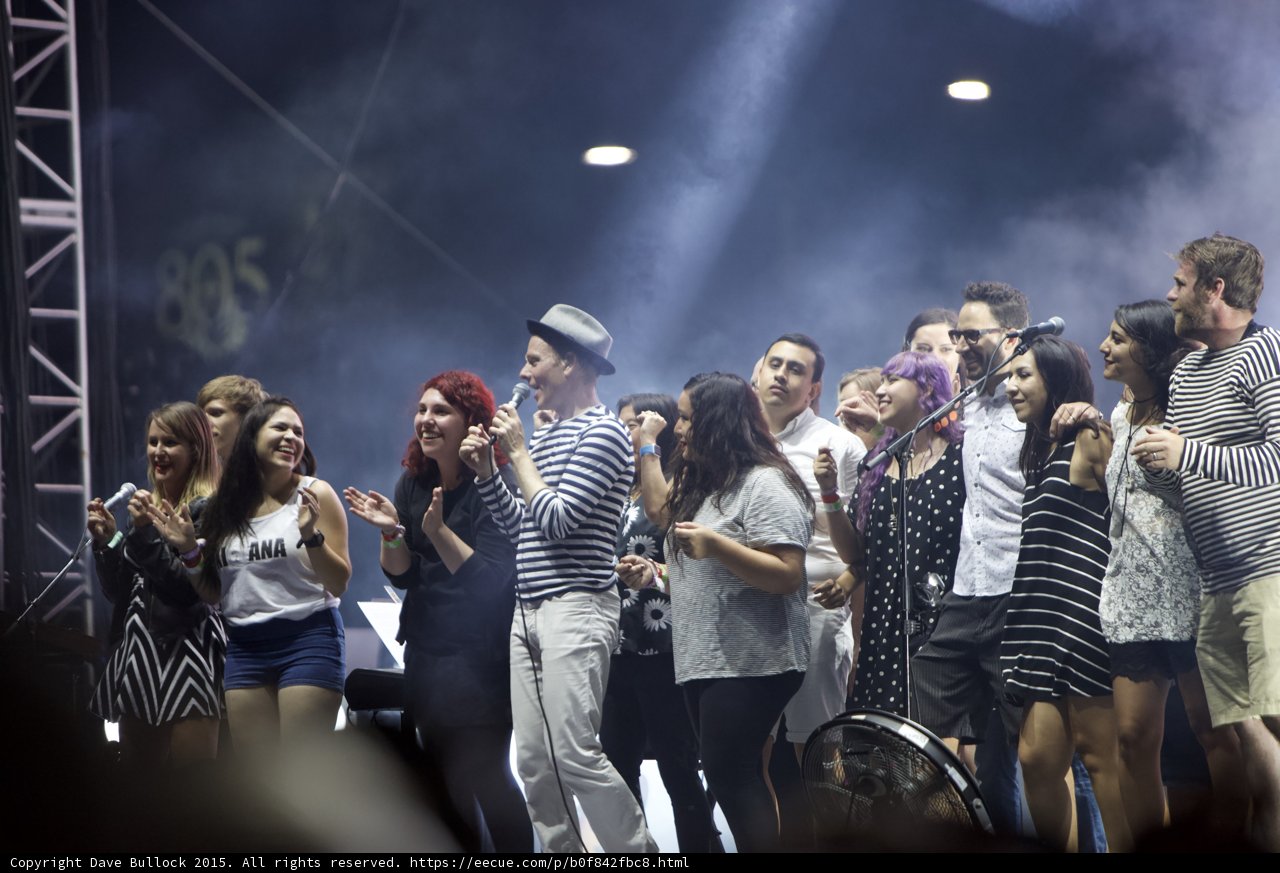FYF Fest Stage Fans Dancing Fedora Man Red Hair Woman Purple Hair Smiling Finale Haze