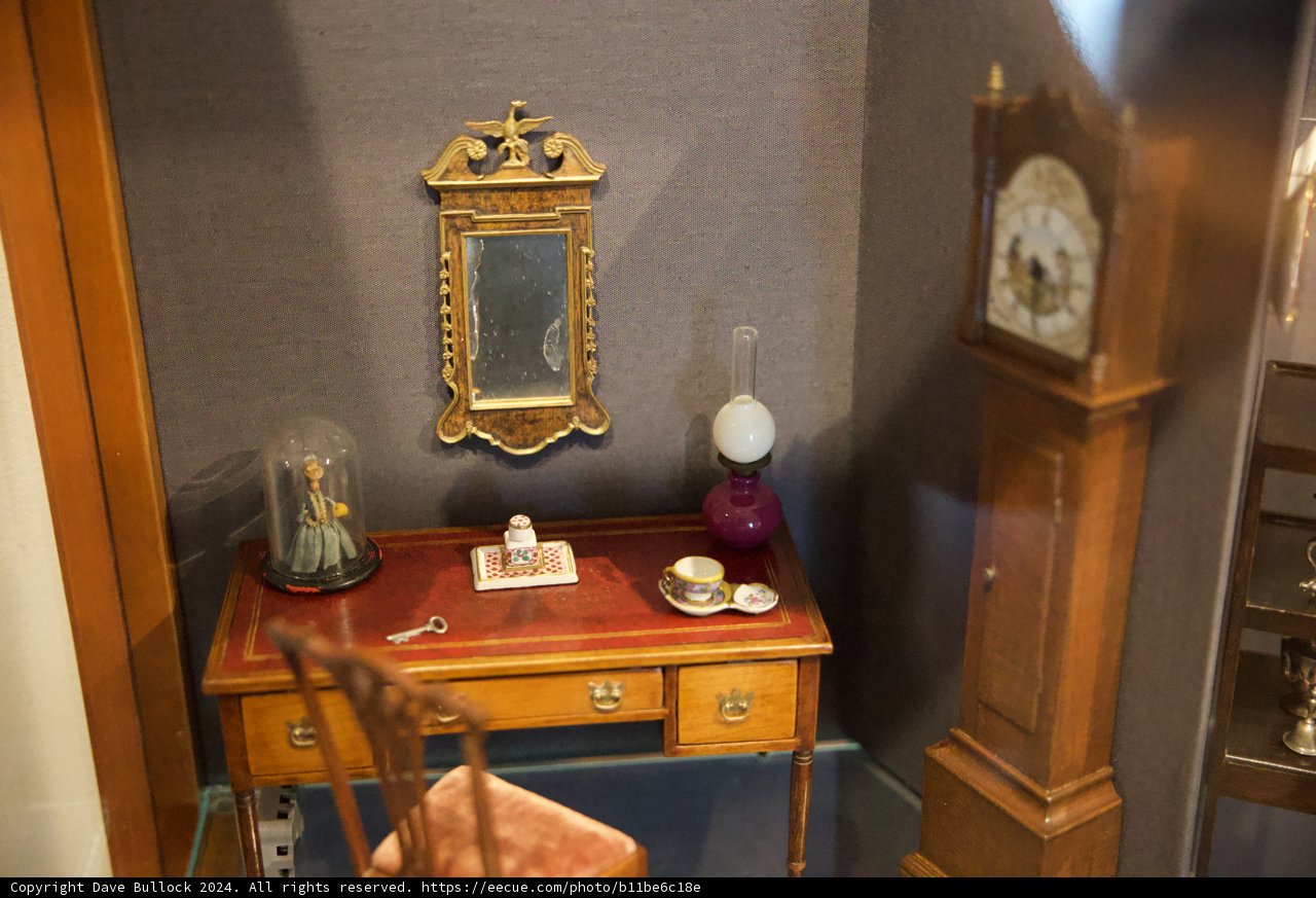 Timeless Charm: Vintage Desk and Chair