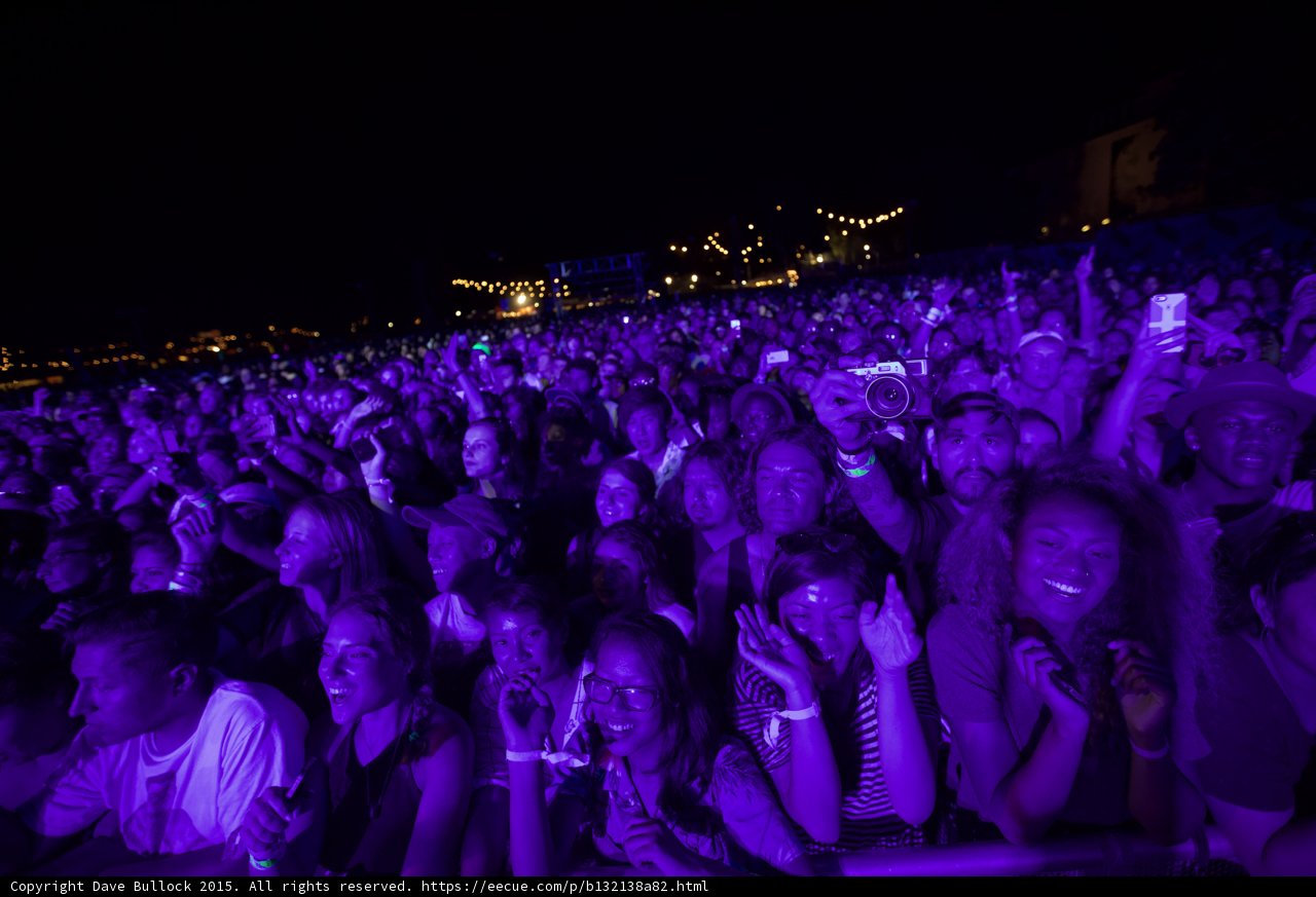 Crowd Clapping Smiling Mirrorless Camera Purple