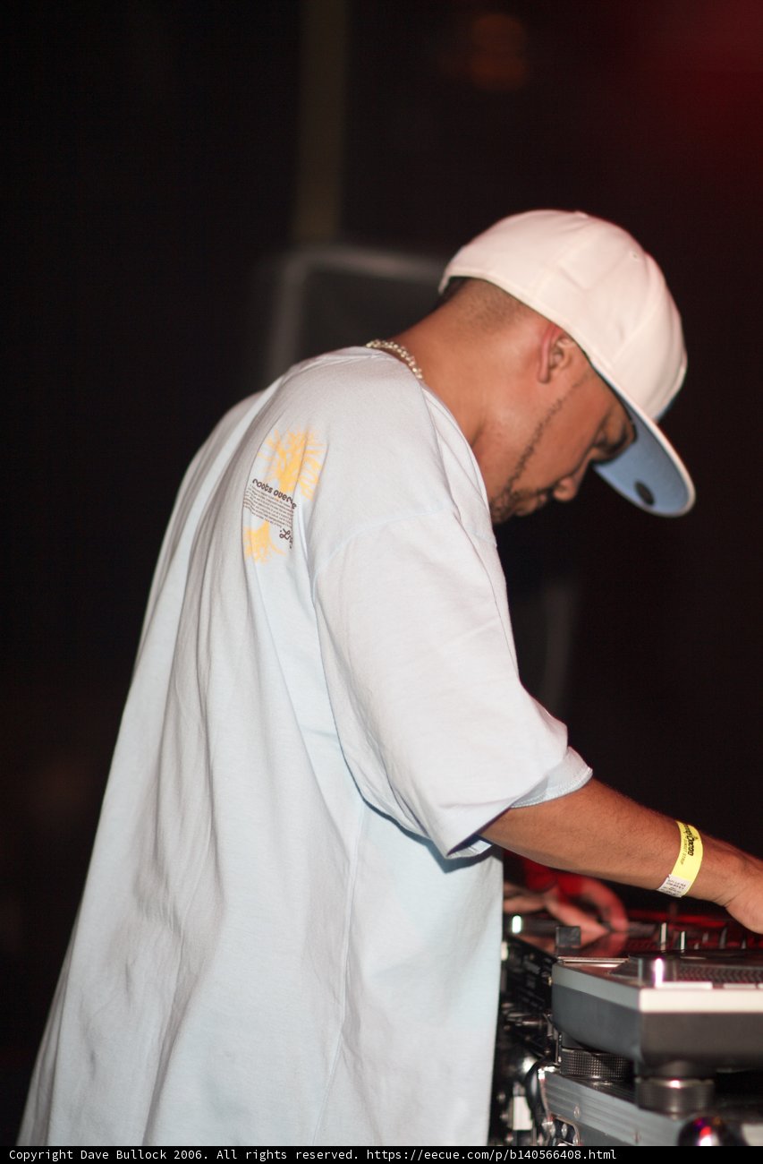 Craze rocks the white baseball cap