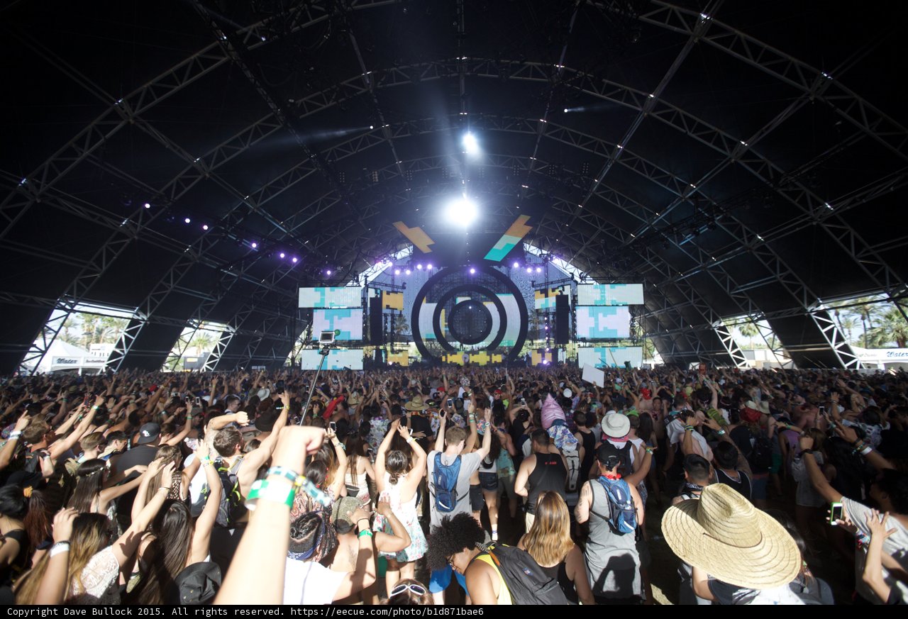 Sahara Tent Hands Up