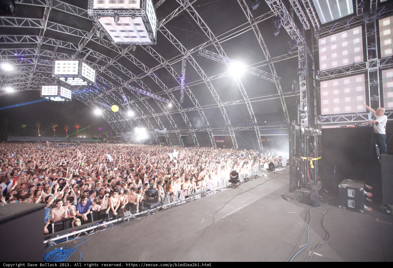 Coachella 2013: A Massive Crowd Jamming to the Beat