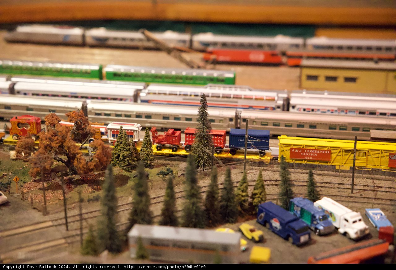 Miniature Worlds in Motion