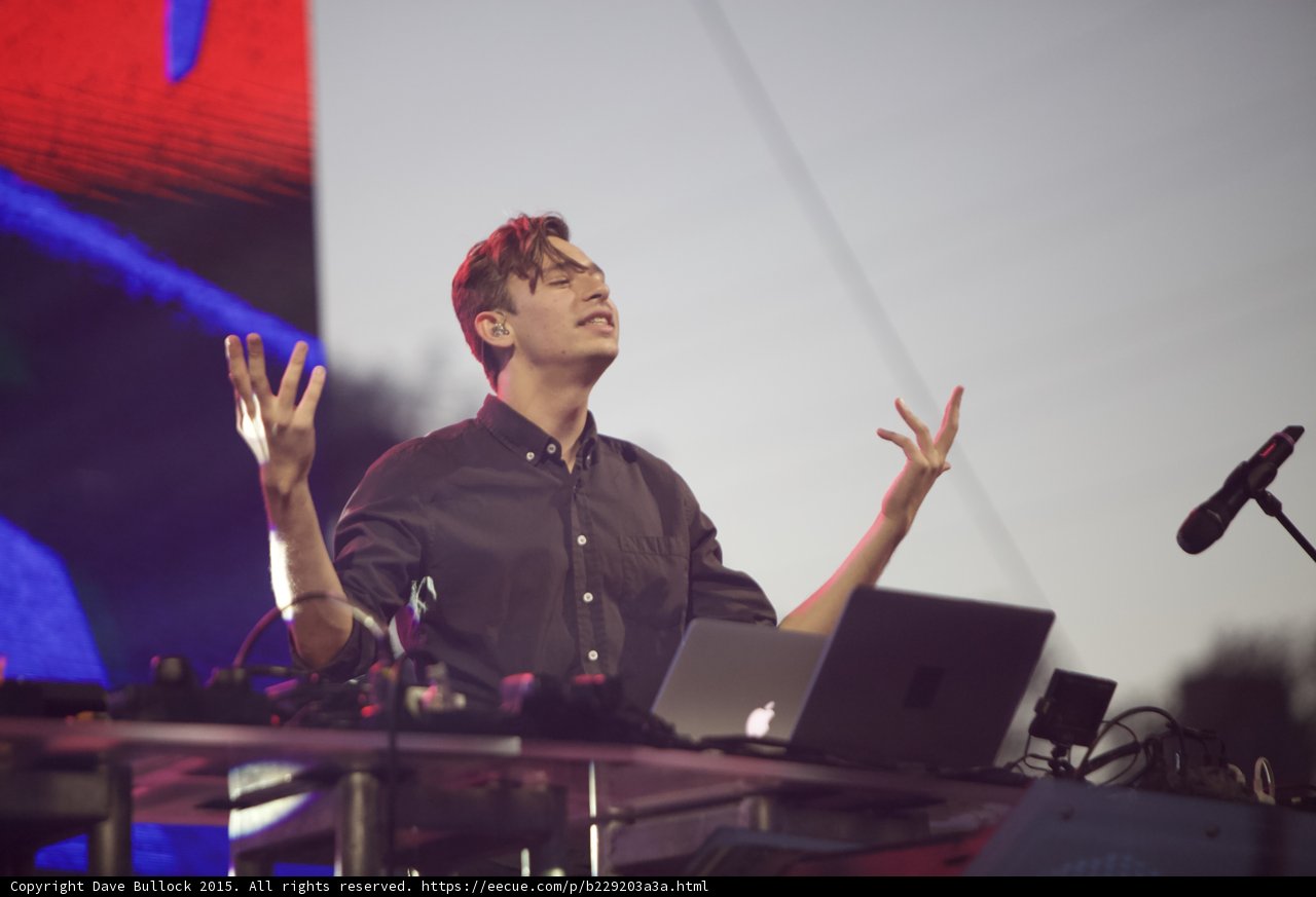Flume Arms Wide Red Blue Visuals