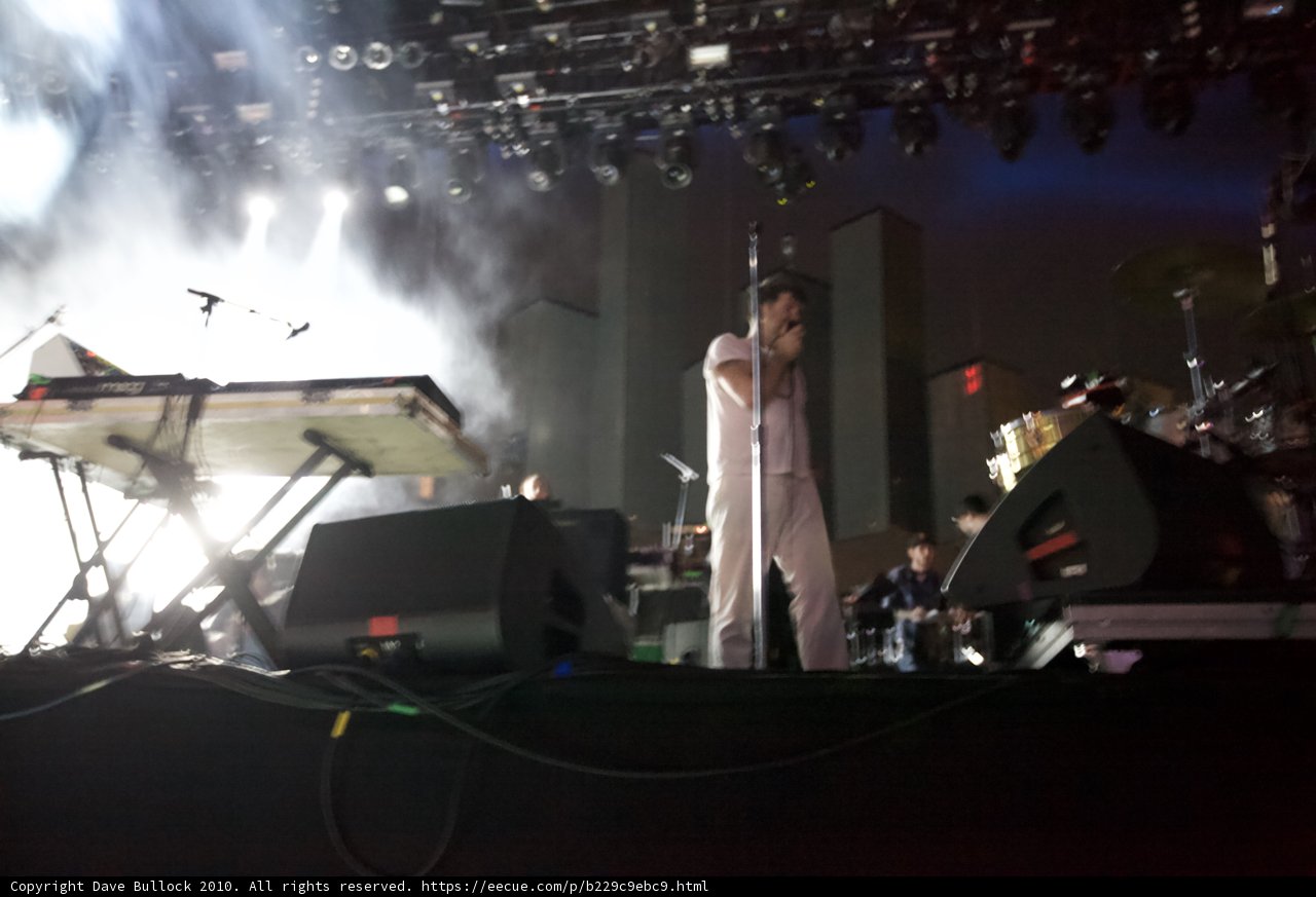 Solo Performer on Keyboards and Mic