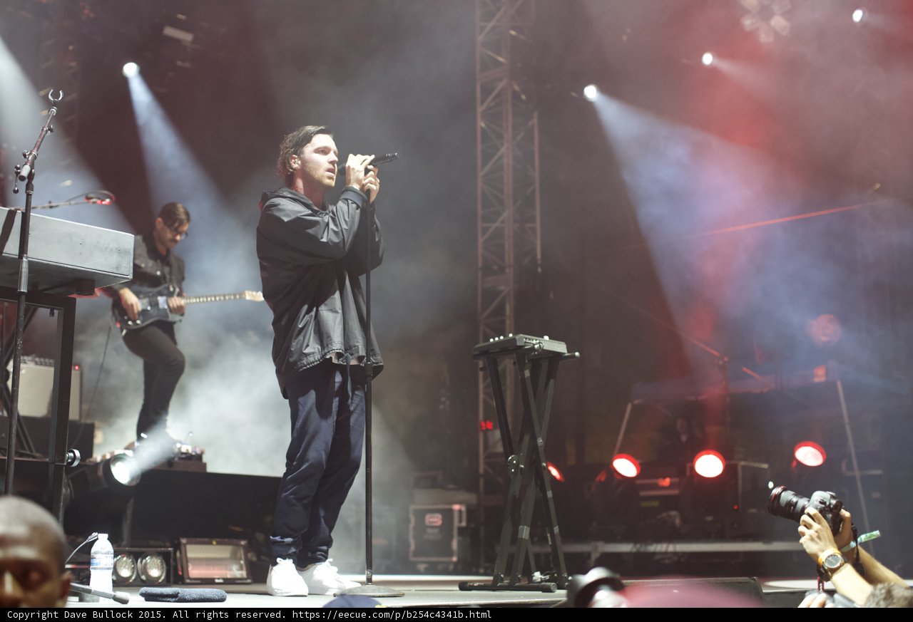 Singer Full Stage Spotlights