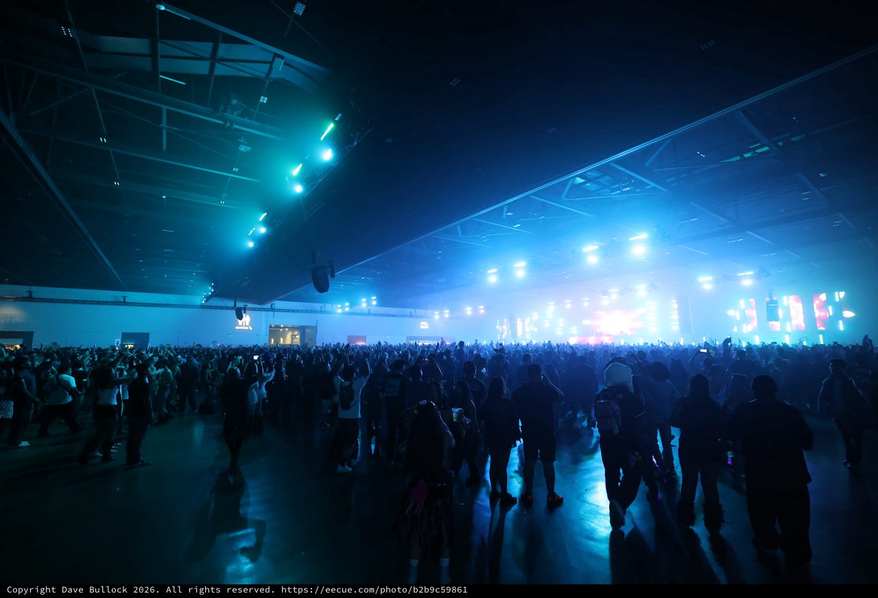 Massive Crowd Surges Toward Stage at Wobbleland 2026