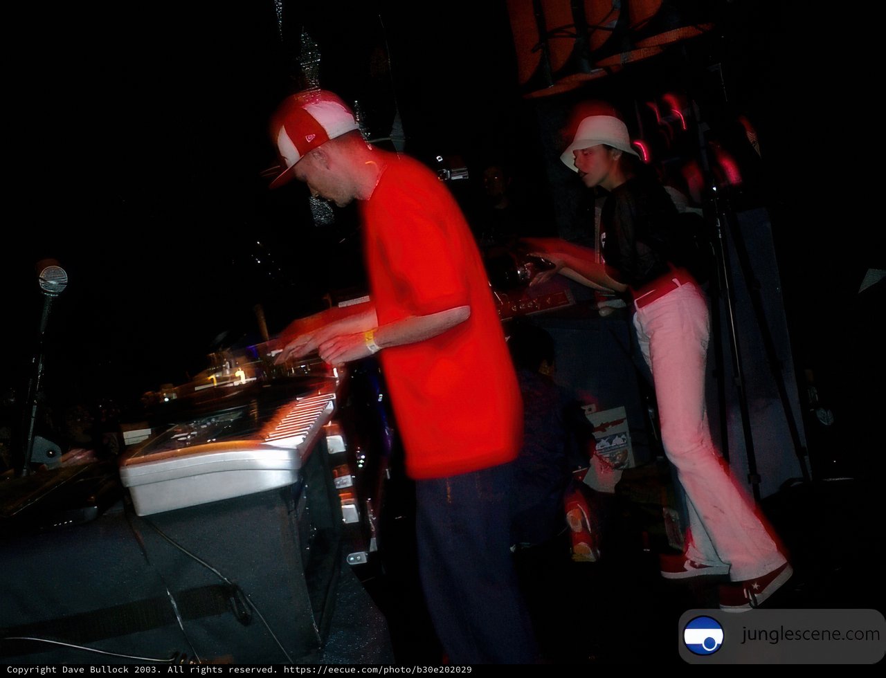 Red-Shirted Pianist Rocks the Nightclub