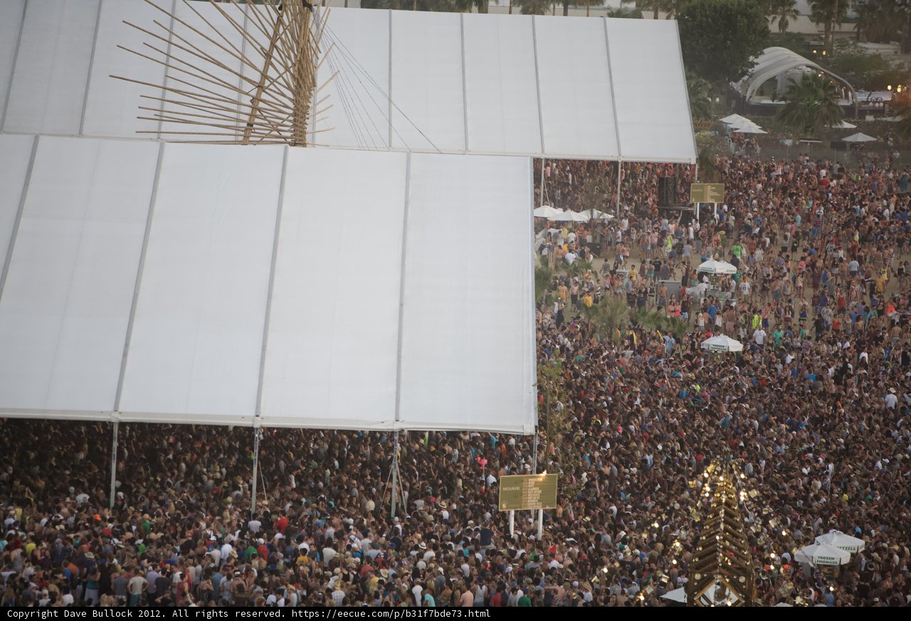 Huge Crowd Gathers for Coachella Concert