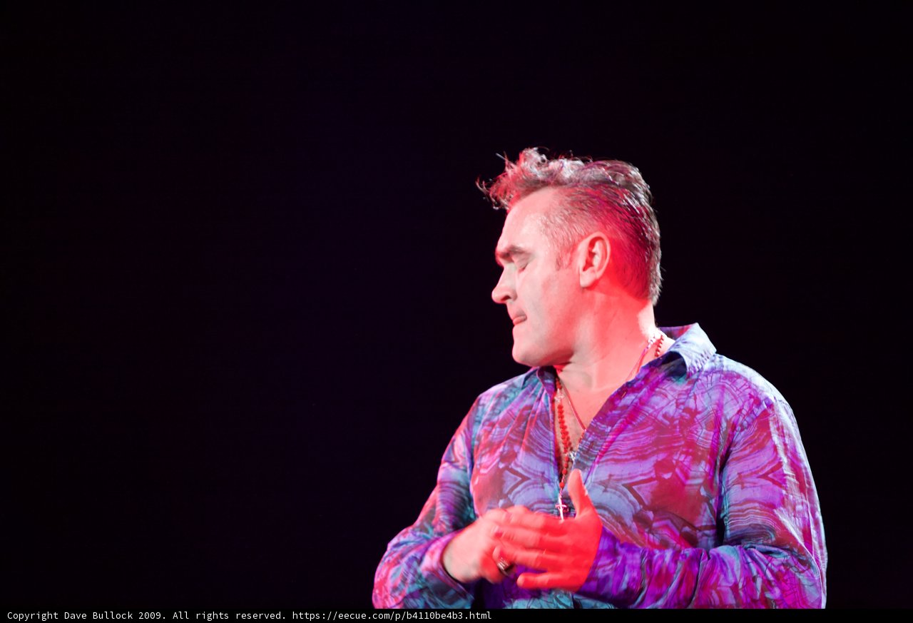 Blue-Shirted Performer Rocks Coachella 2009