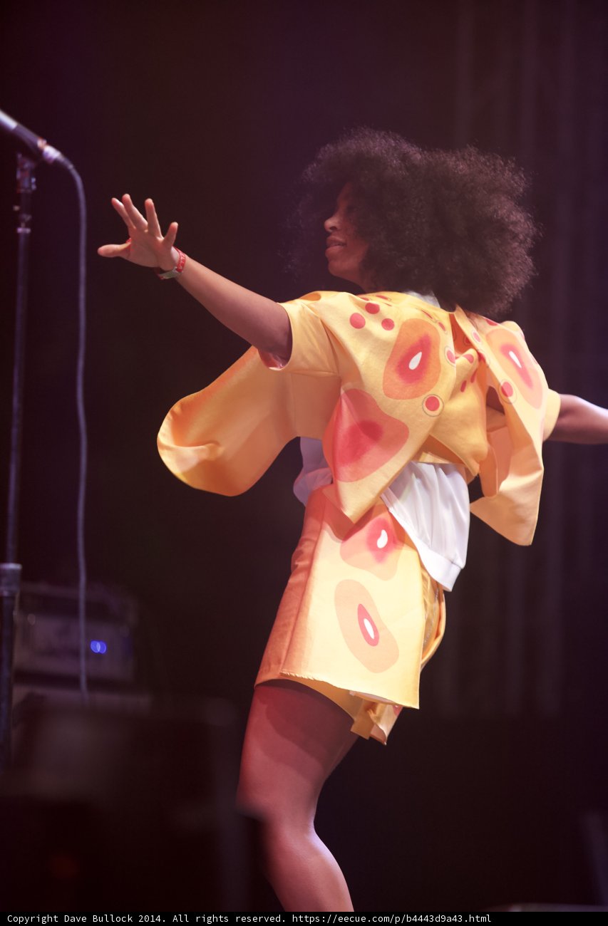 Solange dancing in costume on Coachella stage