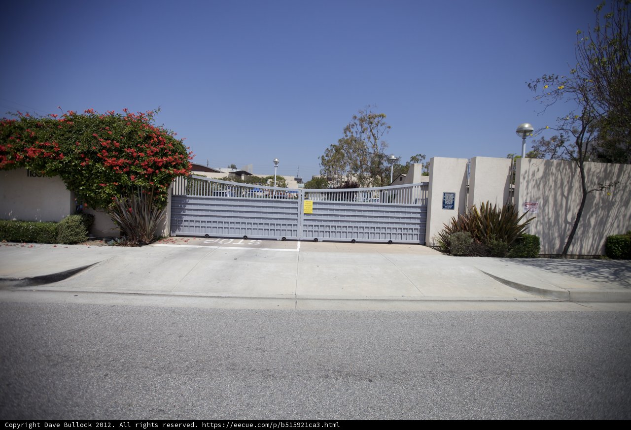 Brawerman School Entrance