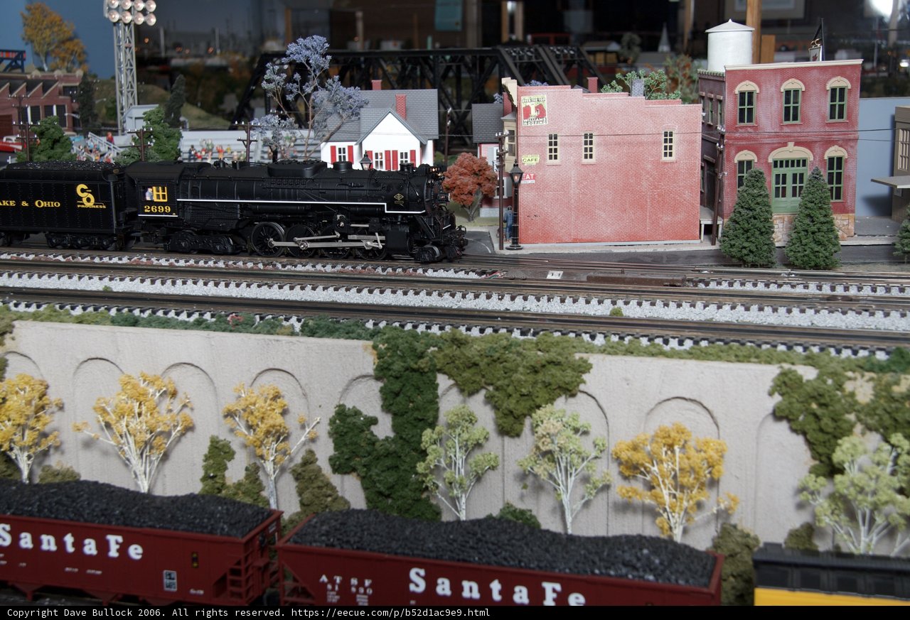 Miniature train shows off its 9 wheels