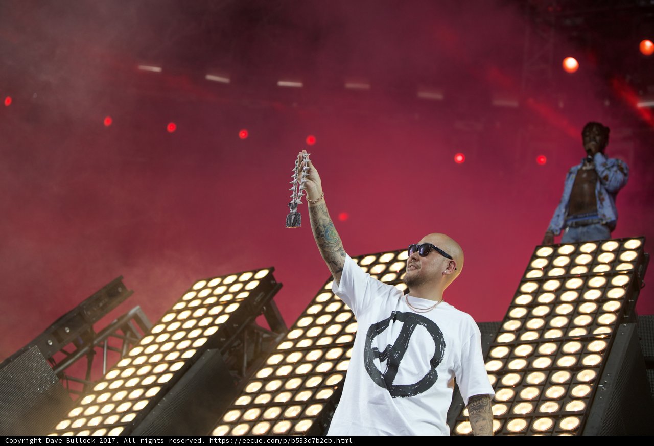 The Rockstar and His Mic
