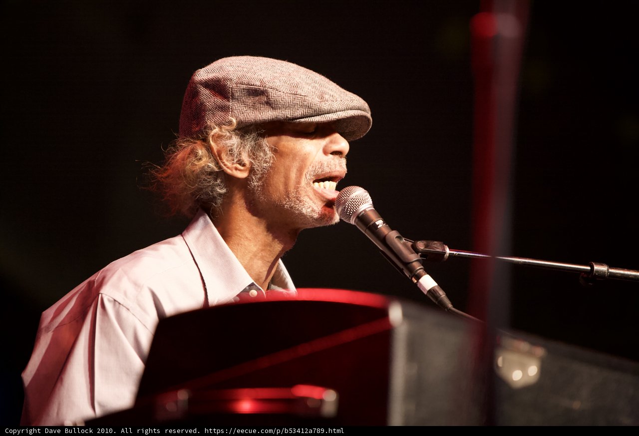 Gil Scott-Heron's Electrifying Solo Performance