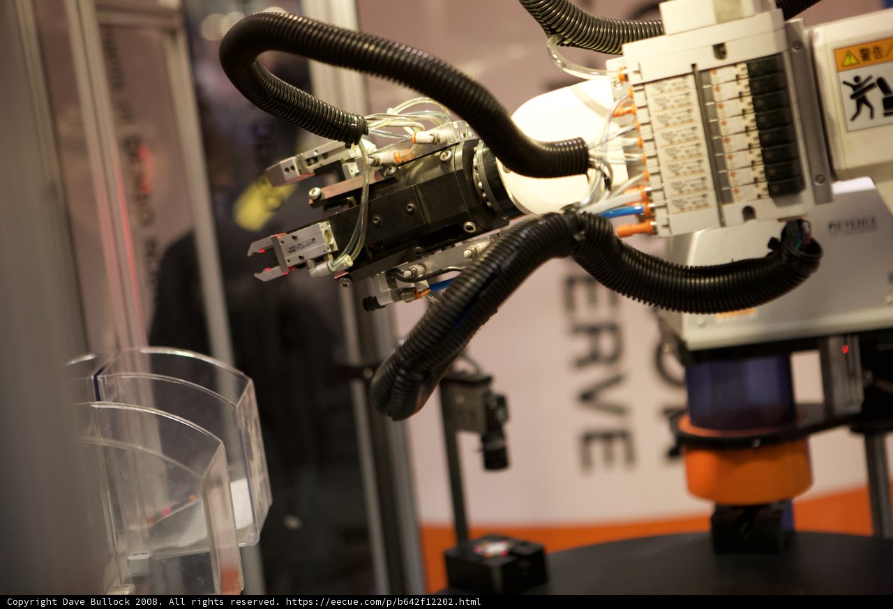 Robotic Arm Serves Refreshing Drink