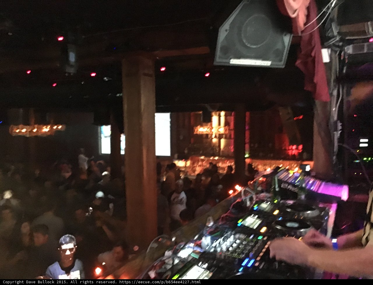 Nightlife Vibe: Musician rocks the nightclub