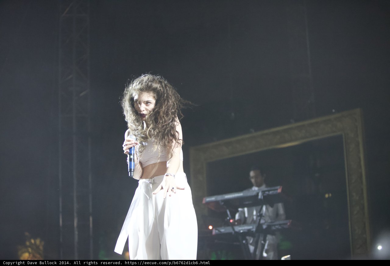 Lorde's Solo Performance at Coachella