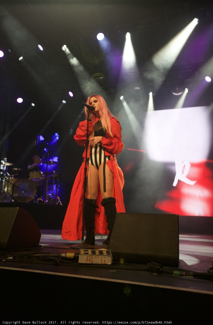 Dynamic Stage Presence