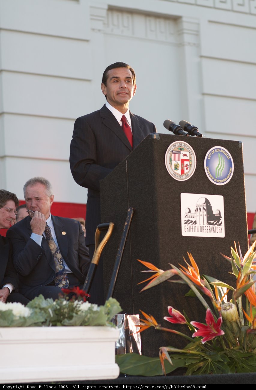 Antonio Villaraigosa addresses a crowd from the podium