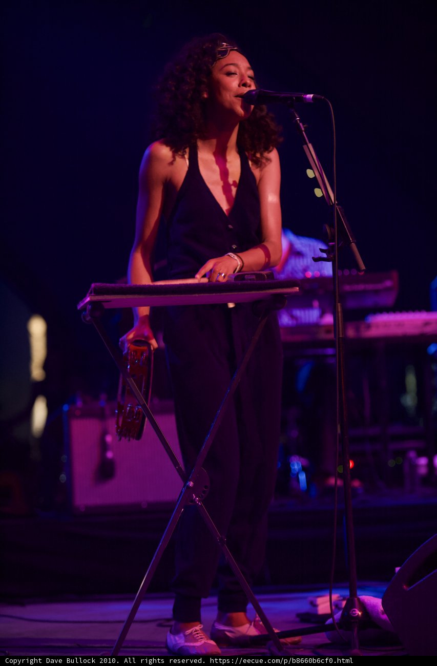 Corinne Bailey Rae's Solo Keyboard Performance at Coachella 2010, Saturday 5
