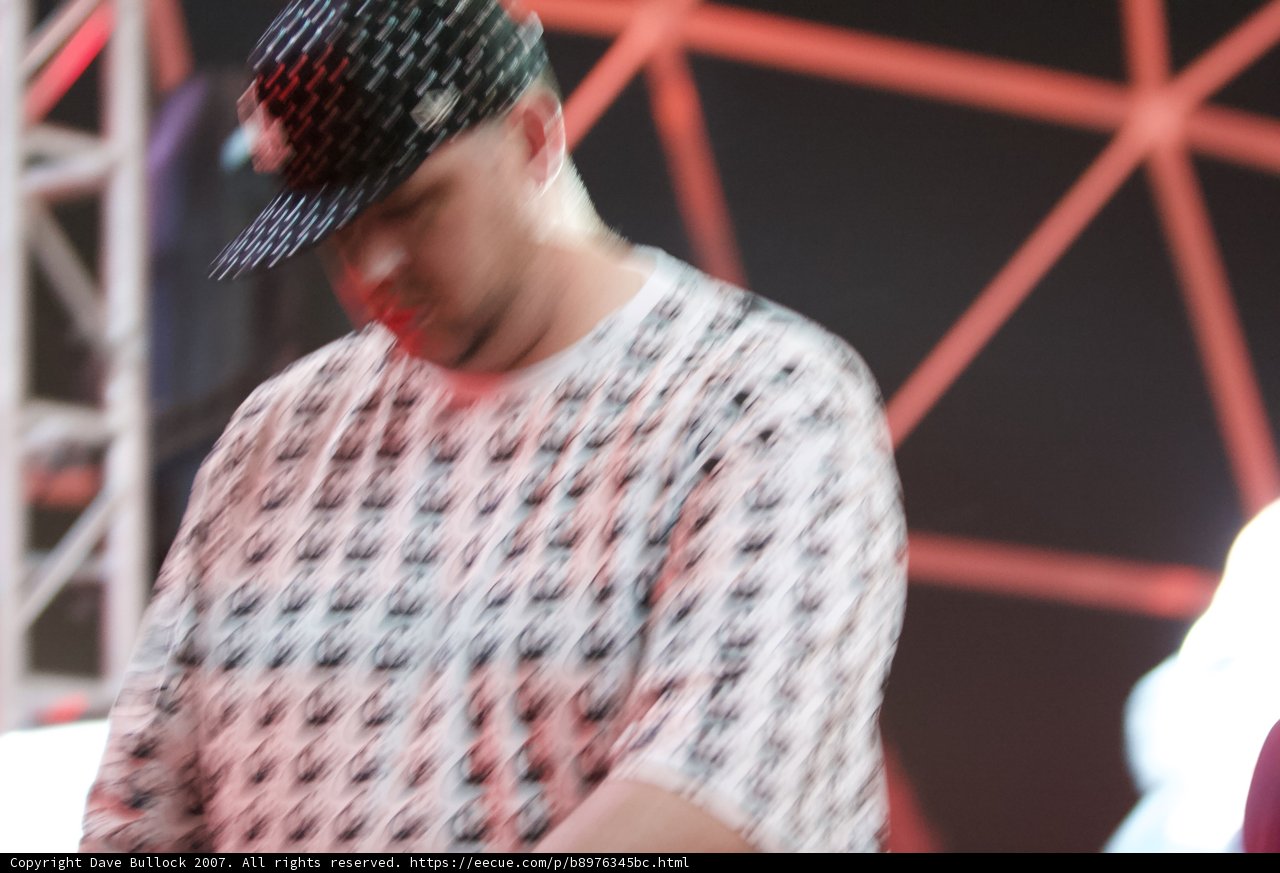 Dj-ing to the Crowd