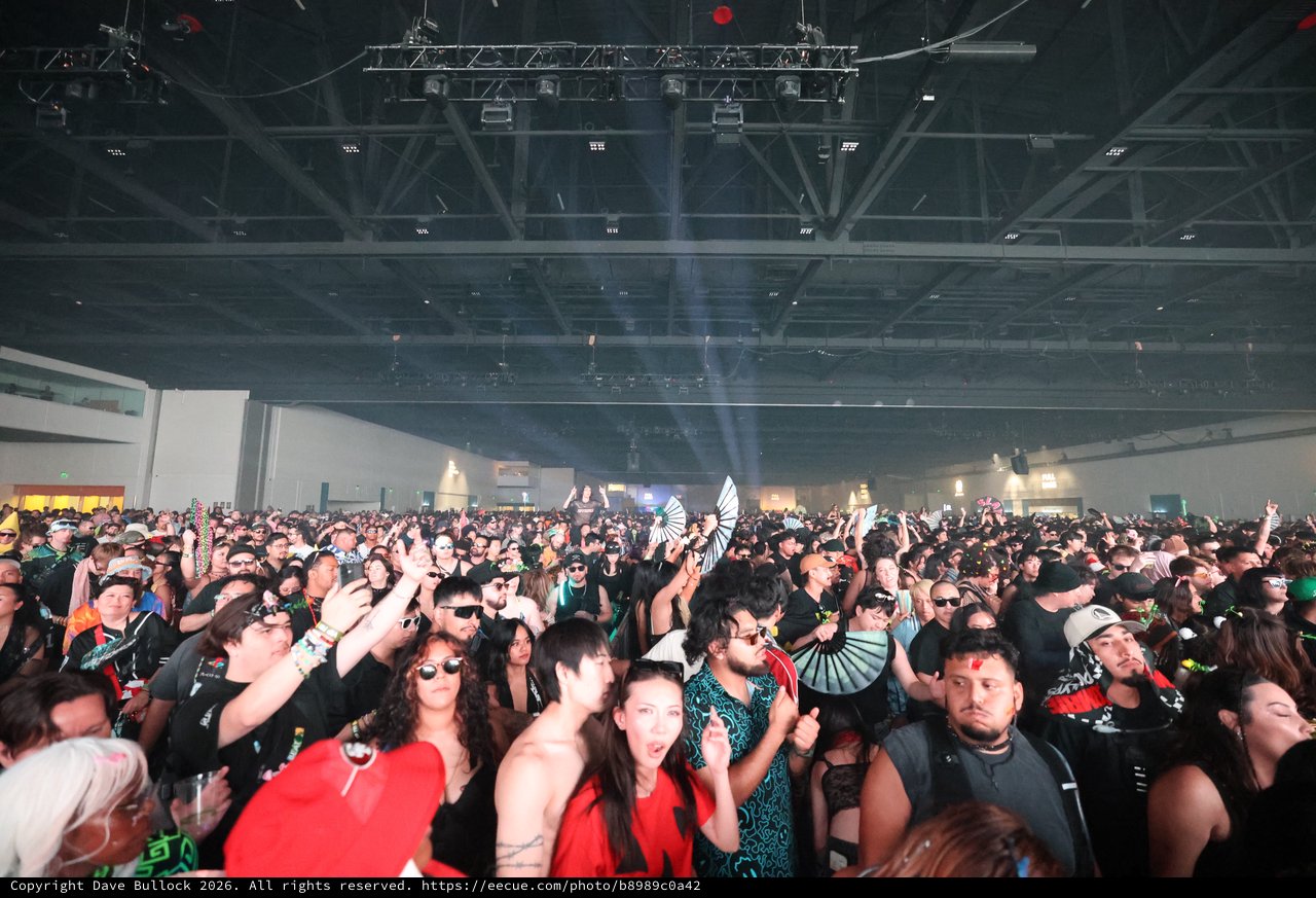 Massive Indoor Crowd Ignites at Wobbleland 2026