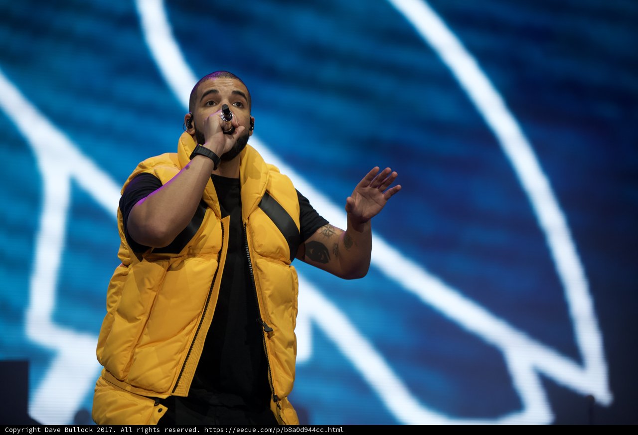 Drake Rocks the iHeart Stage