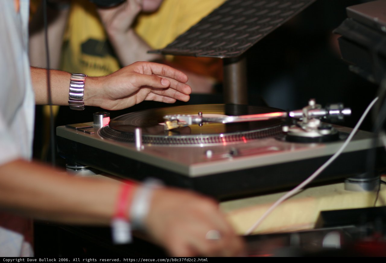 Playing the Rhyme on the Turntable