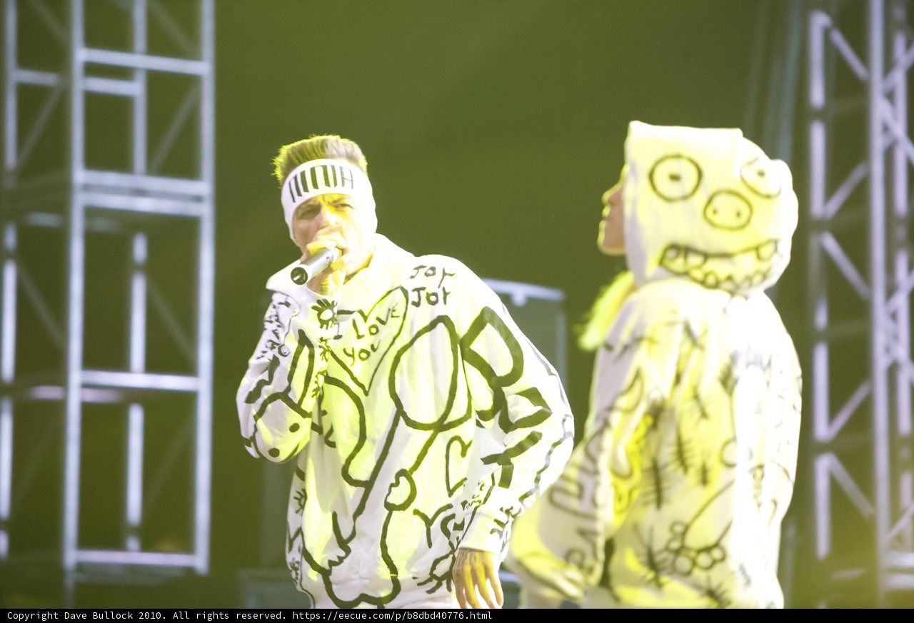 Duo Takes the Stage