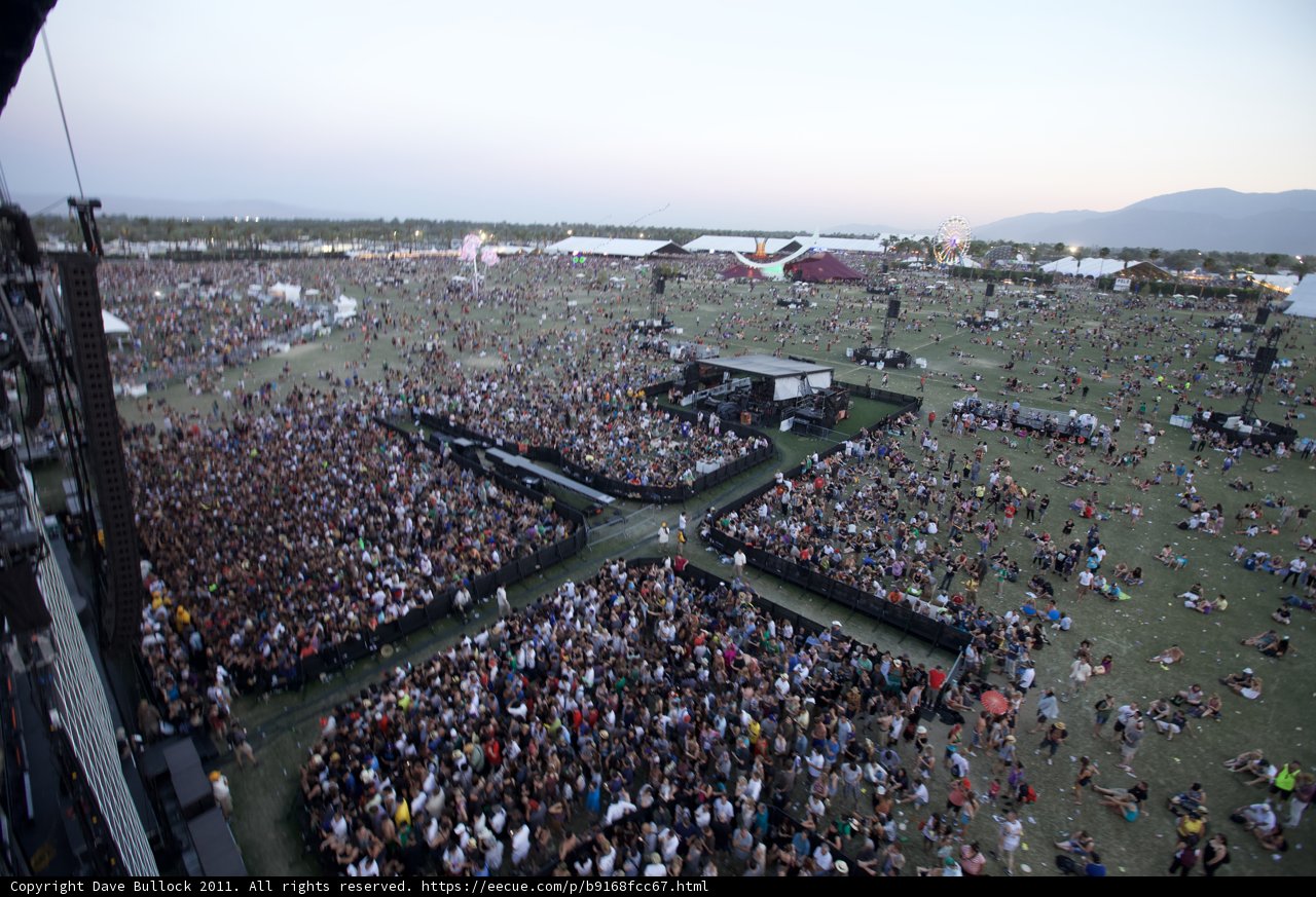 Coachella 2011: Sunday Concert Crowd