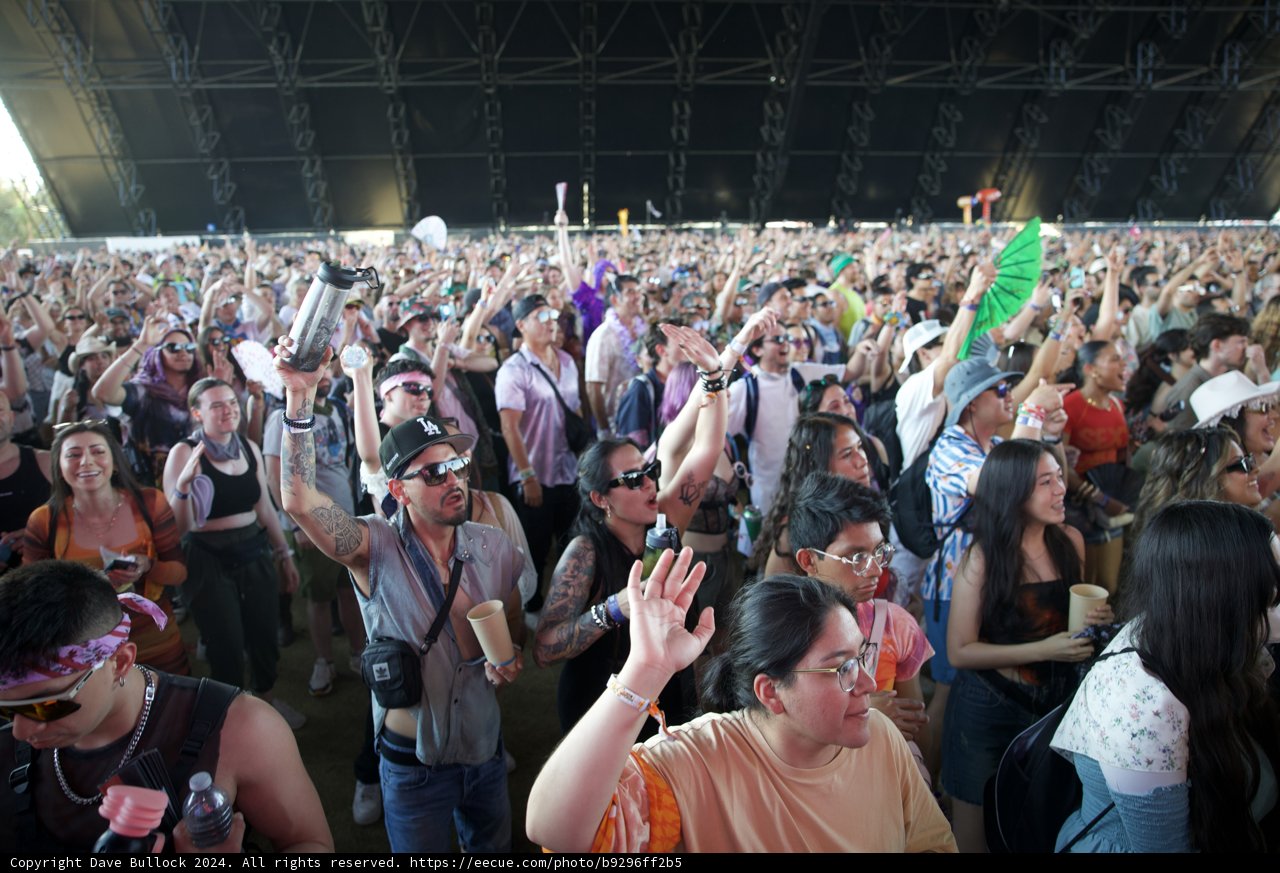 Enthusiasm Unleashed: Coachella 2024 Crowd Vibes