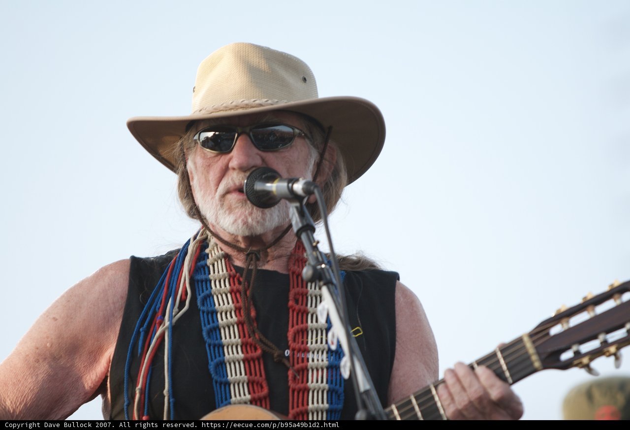 Willie Nelson bringing country to Okeechobee