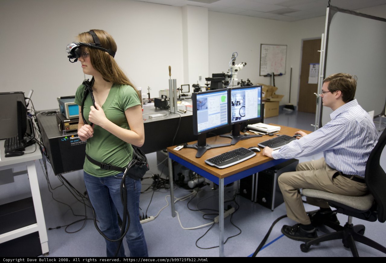 Virtual Reality Experiment in a Technology Lab