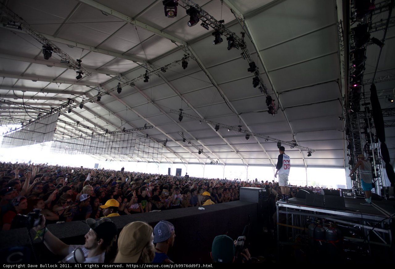 Coachella 2011 Crowd Takes Over the Tent