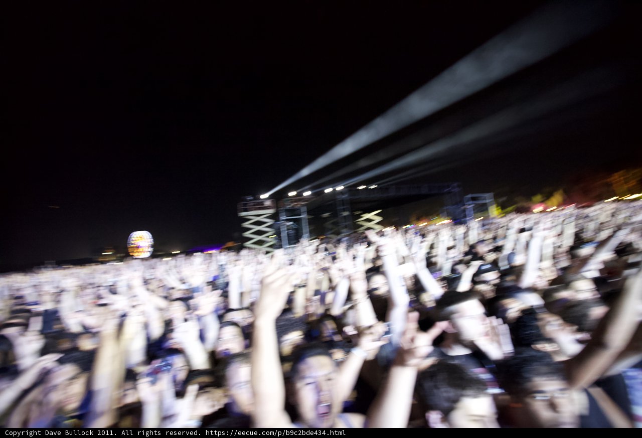 Big Four Festival Concertgoers Reach for the Stars
